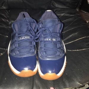 Lowtop 11s navy gum bottom